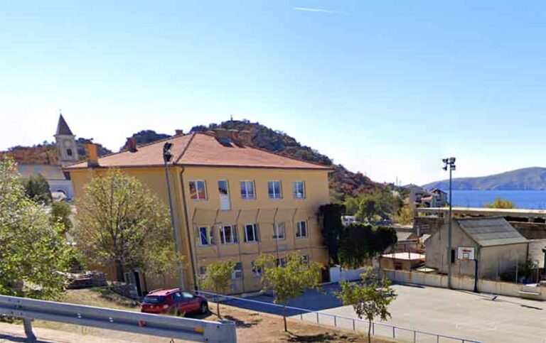 Područna škola Vjenceslava Novaka u Svetome Jurju (hvala Google kameri)